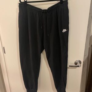 Nike Sportswear Essential Women’s Fleece Pants (XL)